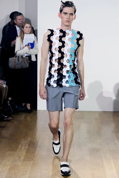 Look 25